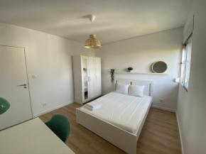Carcavelos Beach Shared Serviced Apartment 24